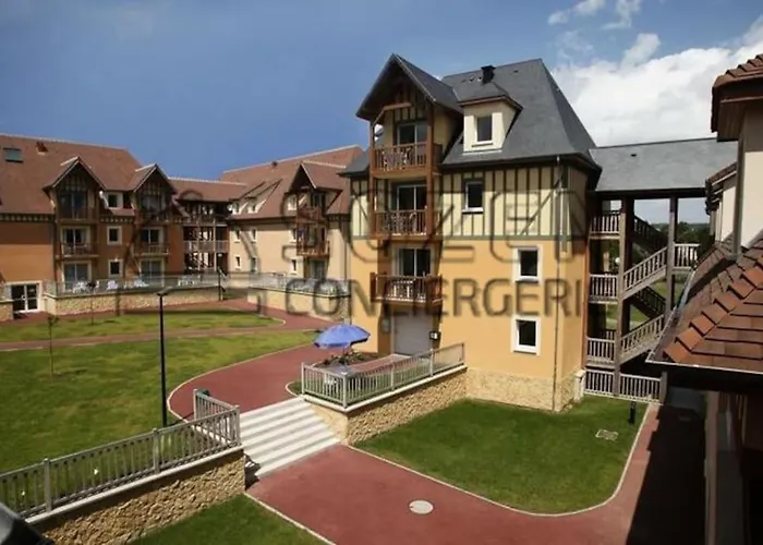 B08 1er Etage La Ferme De Deauville 1 Ch Sozen C